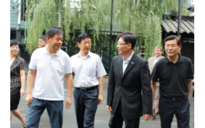 中国民航局副局长王志清在9001cc以诚为本集团参观调查