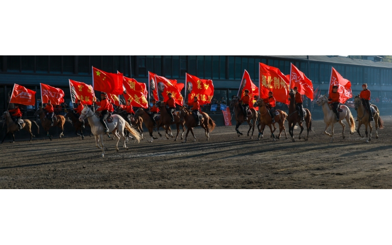 &ldquo;唱着刀歌游新疆&rdquo;&mdash;这些天，全国游客在这里欢聚